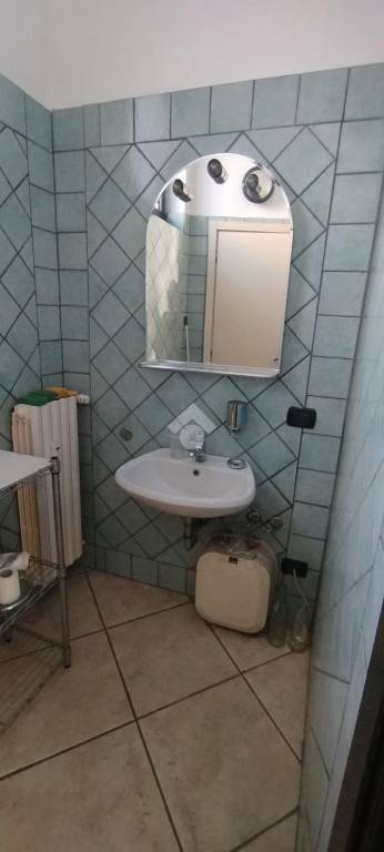 negozio in affitto a Caronno Pertusella