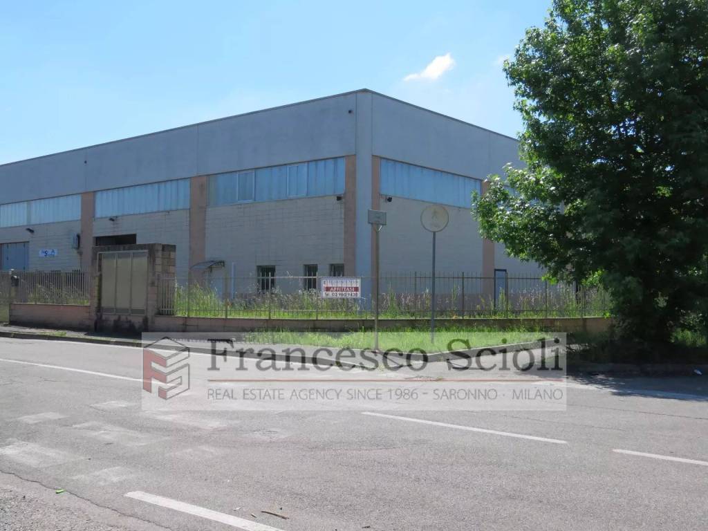 locale commerciale in affitto a Caronno Pertusella