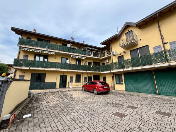appartamento in affitto a Caronno Pertusella