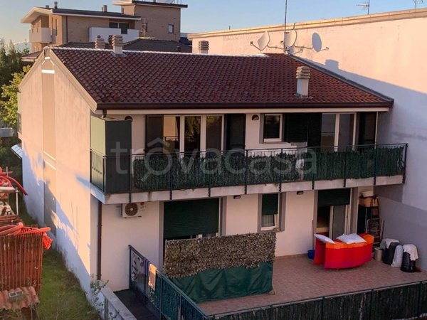 appartamento in affitto a Caronno Pertusella