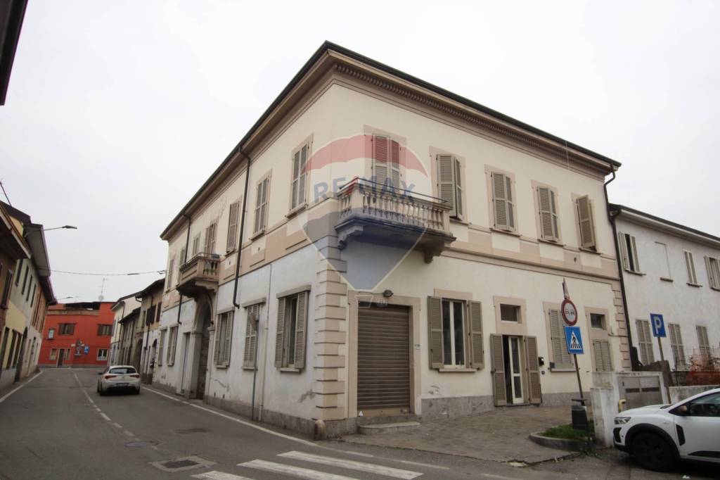 negozio in affitto a Caronno Pertusella