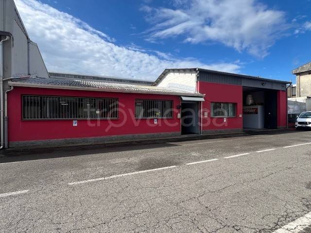 locale commerciale in affitto a Caronno Pertusella