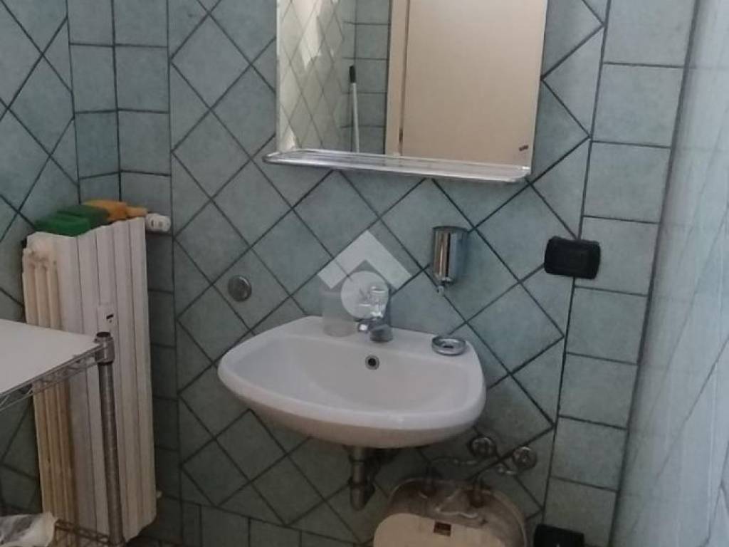 negozio in affitto a Caronno Pertusella