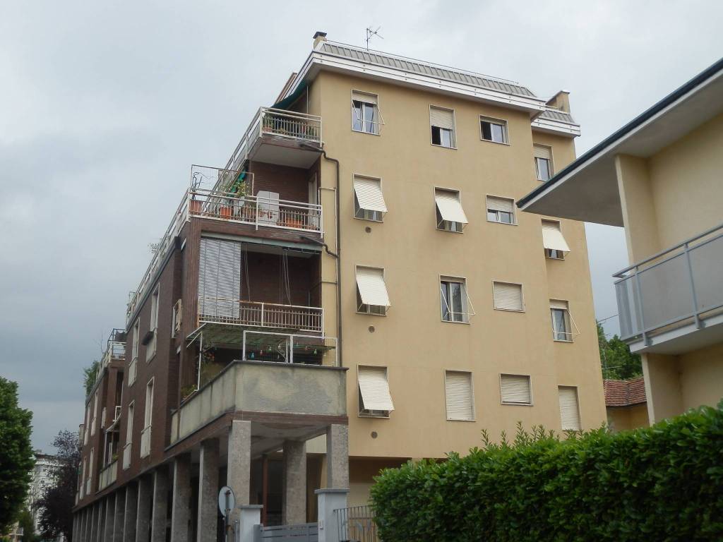 appartamento in affitto a Caronno Pertusella