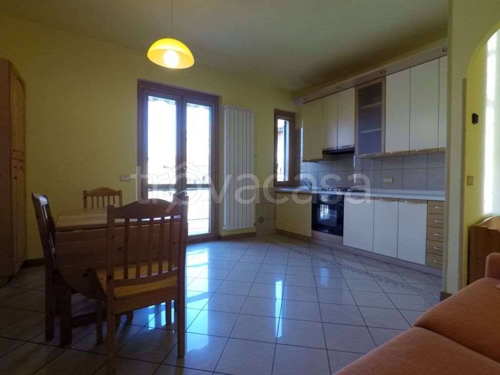 appartamento in affitto a Caronno Pertusella