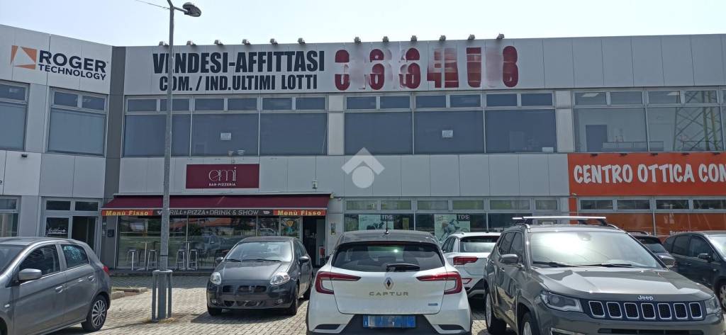 negozio in affitto a Caronno Pertusella