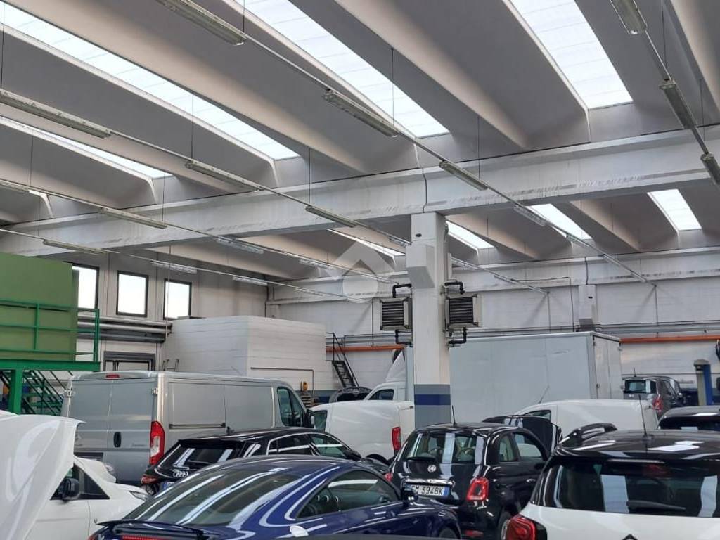 capannone in affitto a Caronno Pertusella