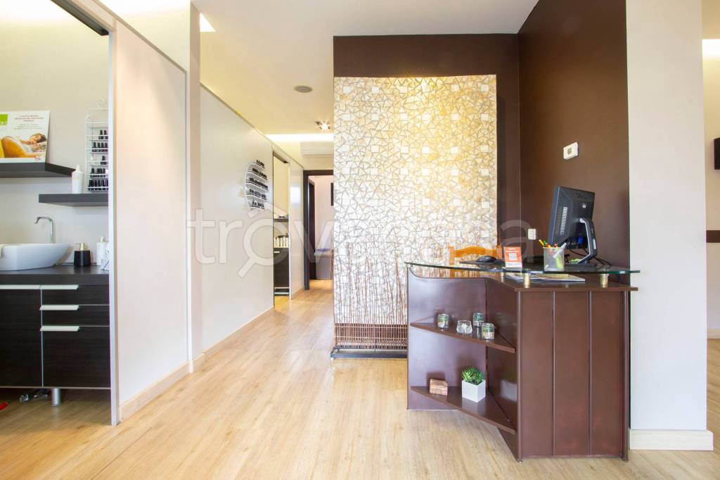 negozio in affitto a Caronno Pertusella