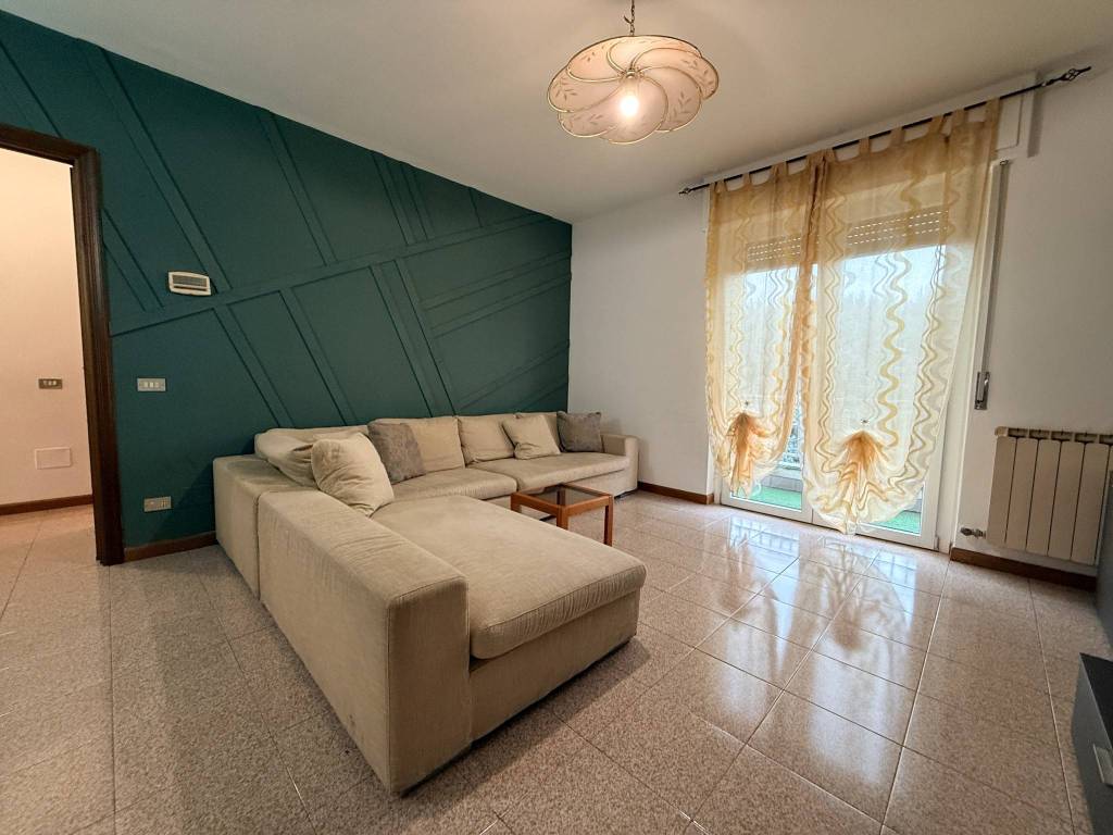 appartamento in affitto a Caronno Pertusella