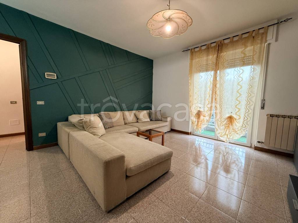 appartamento in affitto a Caronno Pertusella