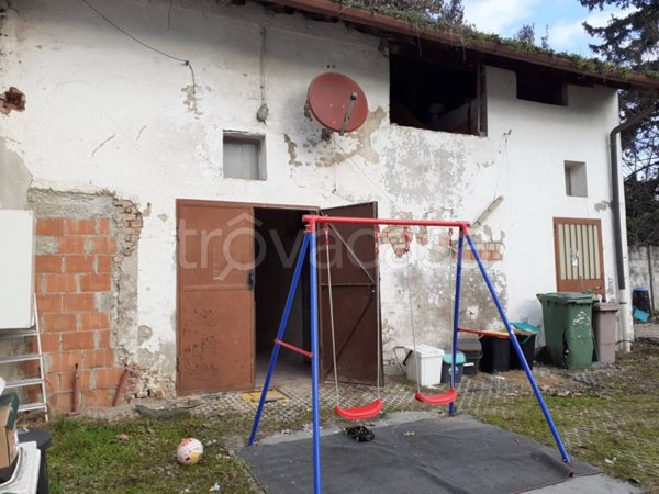 appartamento in affitto a Caronno Pertusella