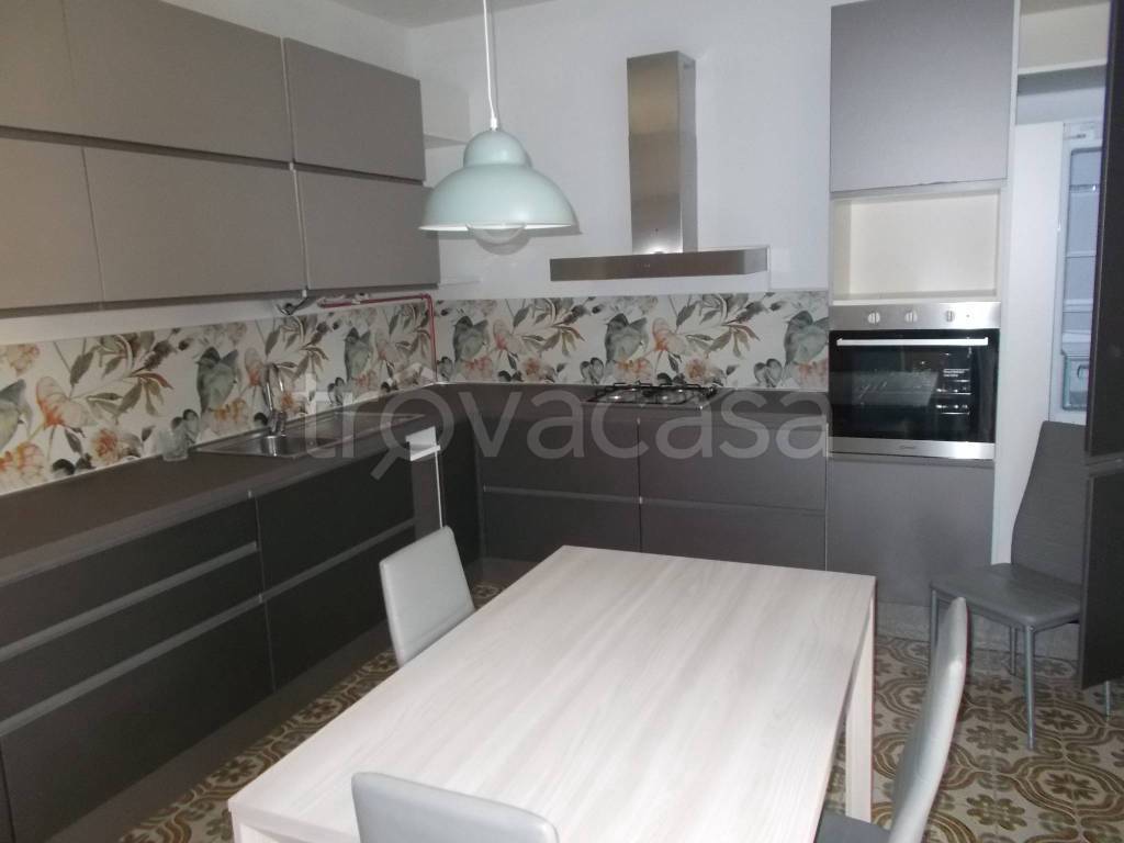 appartamento in affitto a Caronno Pertusella