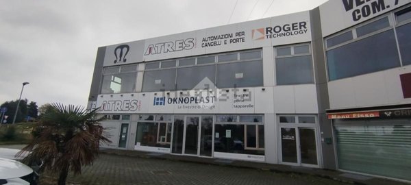 ufficio in affitto a Caronno Pertusella