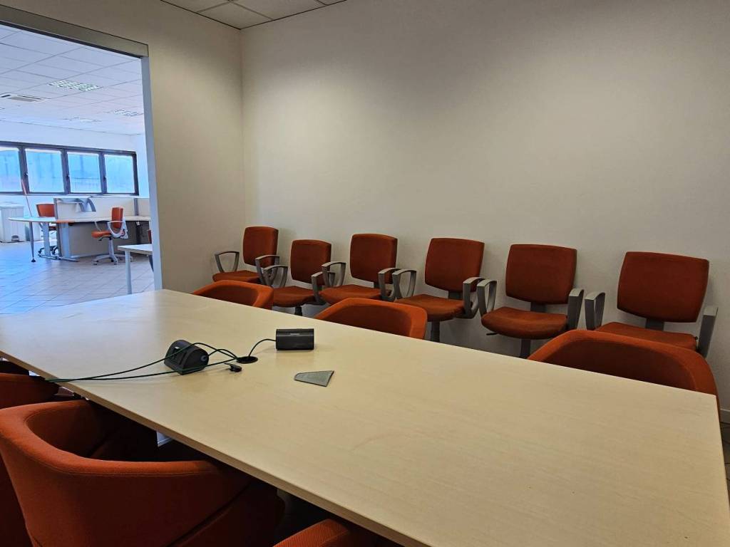 ufficio in affitto a Caronno Pertusella