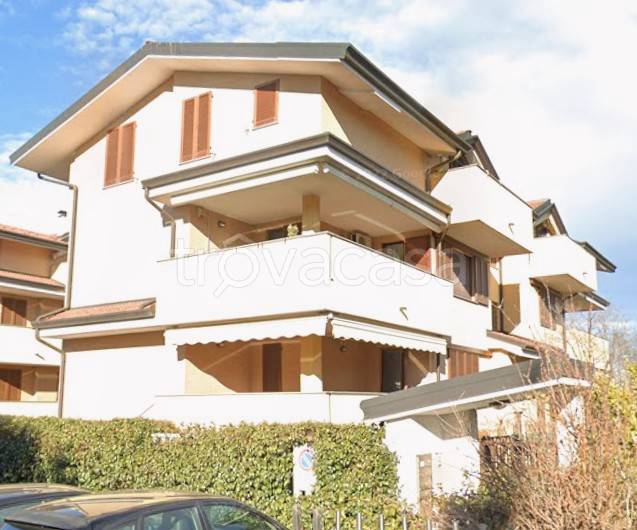 appartamento in affitto a Caronno Pertusella