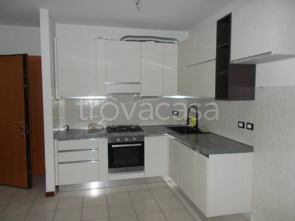 appartamento in affitto a Caronno Pertusella