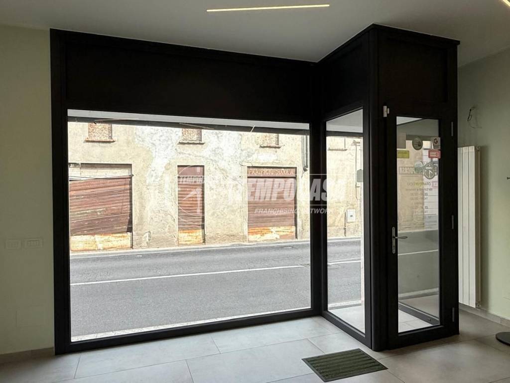 negozio in affitto a Caronno Pertusella