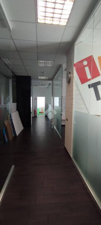 ufficio in affitto a Caronno Pertusella