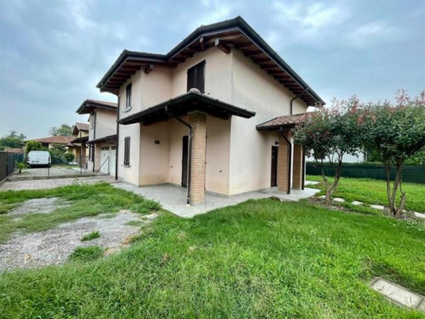 casa indipendente in affitto a Casale Litta in zona Villadosia