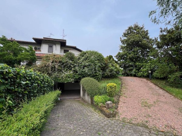 casa indipendente in affitto a Casciago