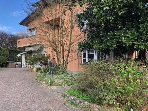 appartamento in affitto a Casciago in zona Morosolo