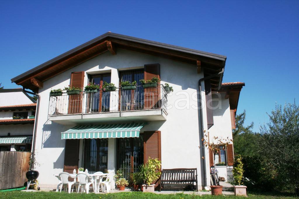 casa indipendente in affitto a Casciago