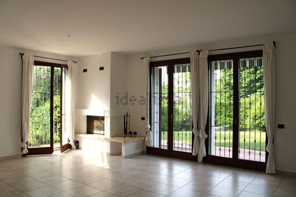 casa indipendente in affitto a Casciago