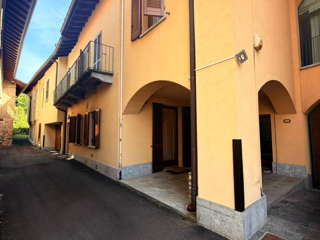 appartamento in affitto a Casciago in zona Casarico