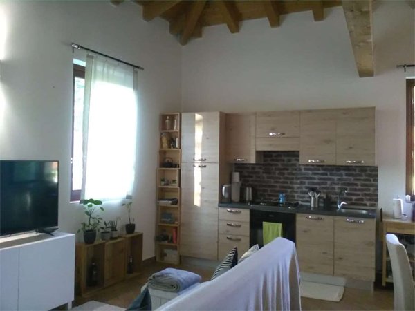 appartamento in affitto a Casciago in zona Morosolo