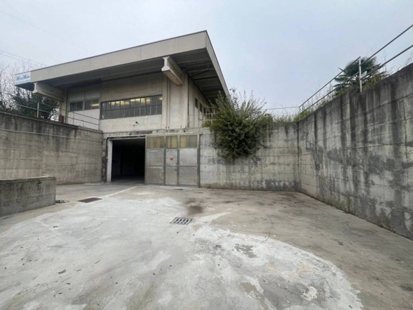 locale commerciale in affitto a Casorate Sempione