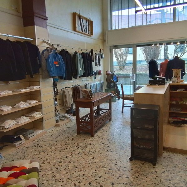 negozio in affitto a Casorate Sempione