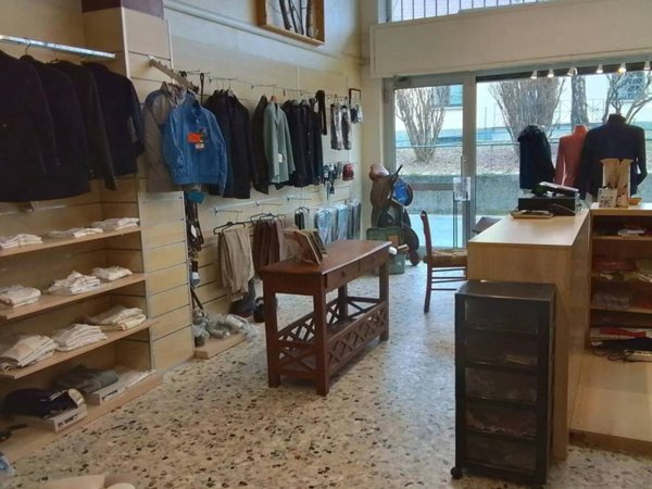 negozio in affitto a Casorate Sempione