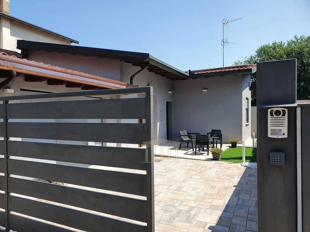 casa indipendente in affitto a Casorate Sempione