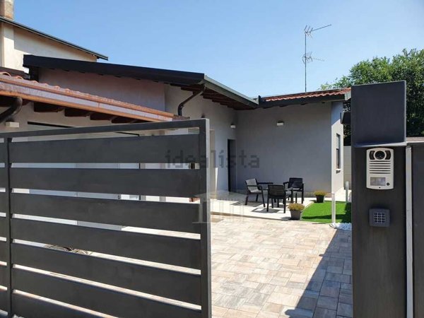 casa indipendente in affitto a Casorate Sempione