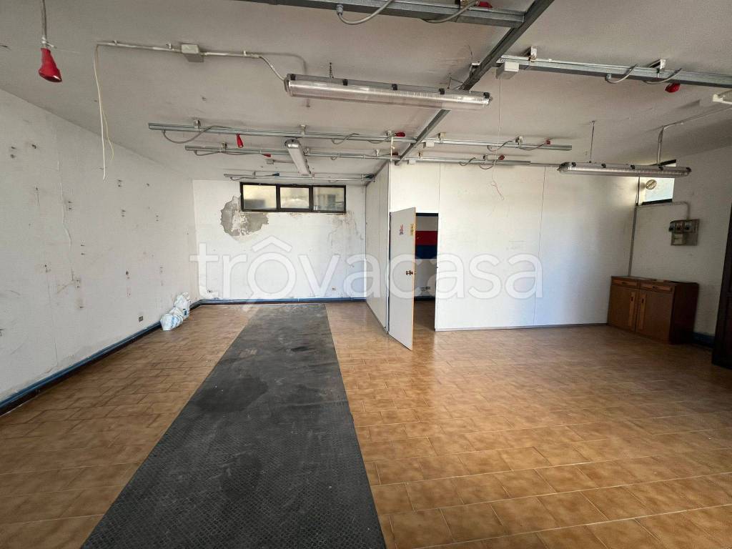 locale commerciale in affitto a Cassano Magnago