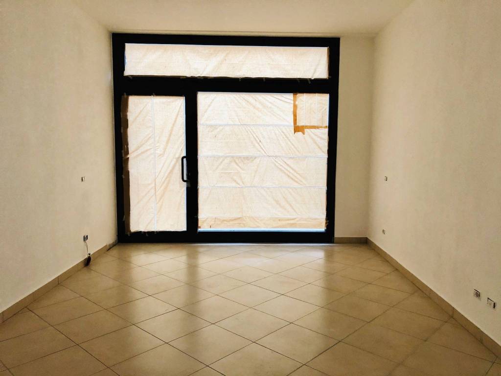 negozio in affitto a Cassano Magnago