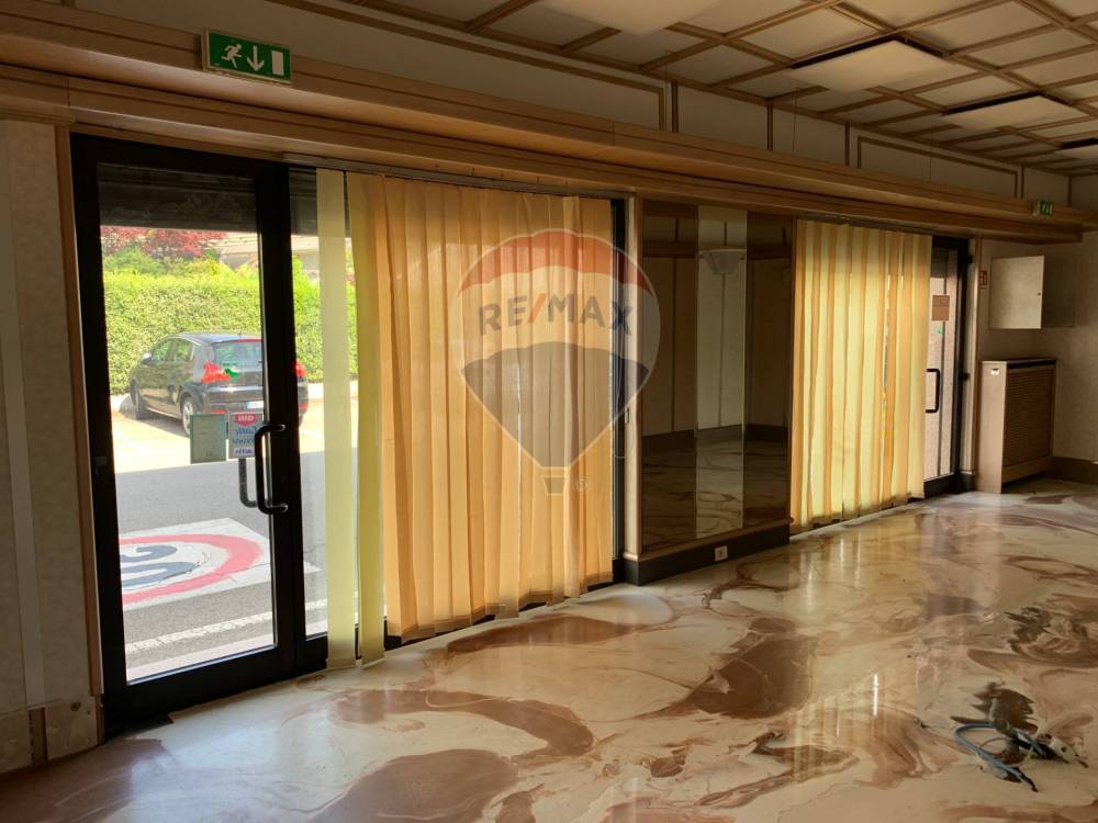 negozio in affitto a Cassano Magnago