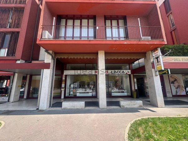 negozio in affitto a Cassano Magnago