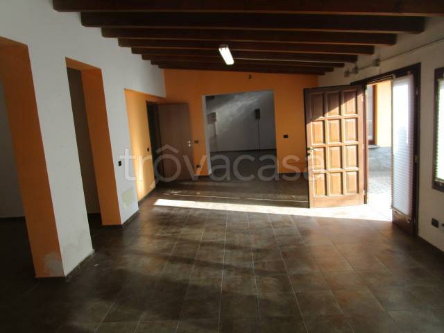 locale commerciale in affitto a Cassano Magnago