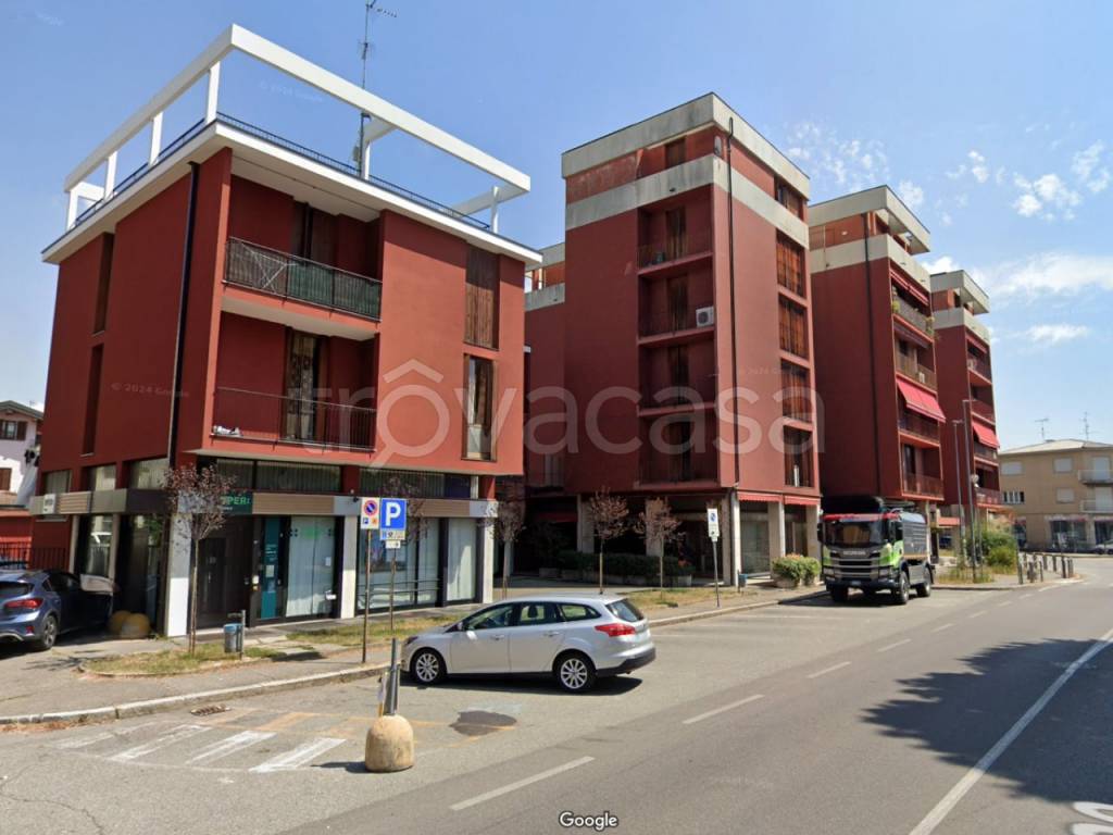 negozio in affitto a Cassano Magnago