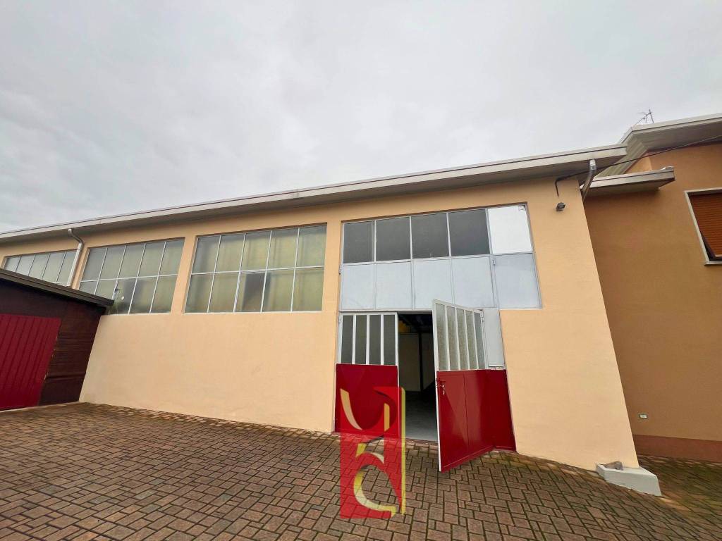 locale commerciale in affitto a Cassano Magnago
