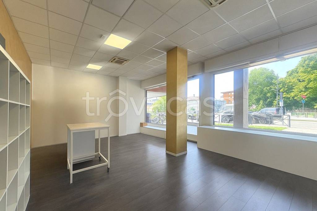 negozio in affitto a Cassano Magnago