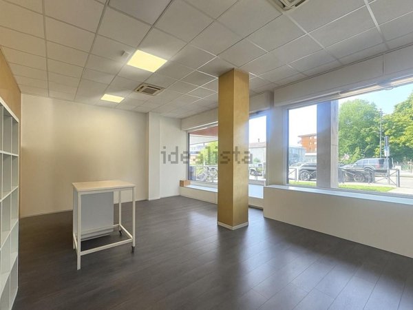 negozio in affitto a Cassano Magnago