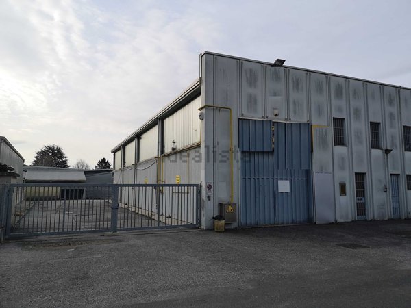 locale commerciale in affitto a Cassano Magnago