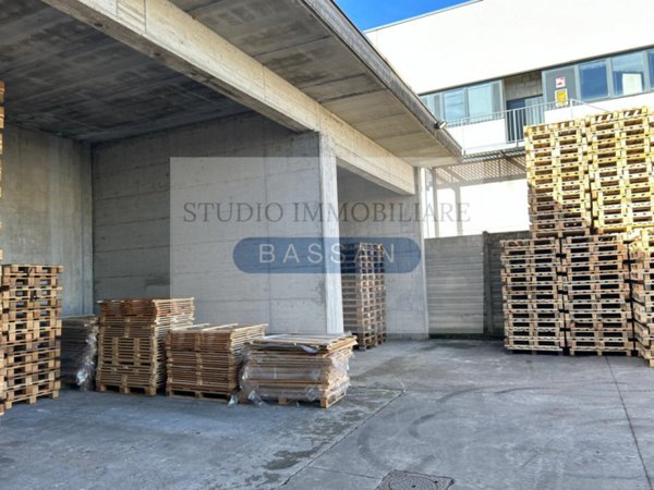 capannone in affitto a Cassano Magnago