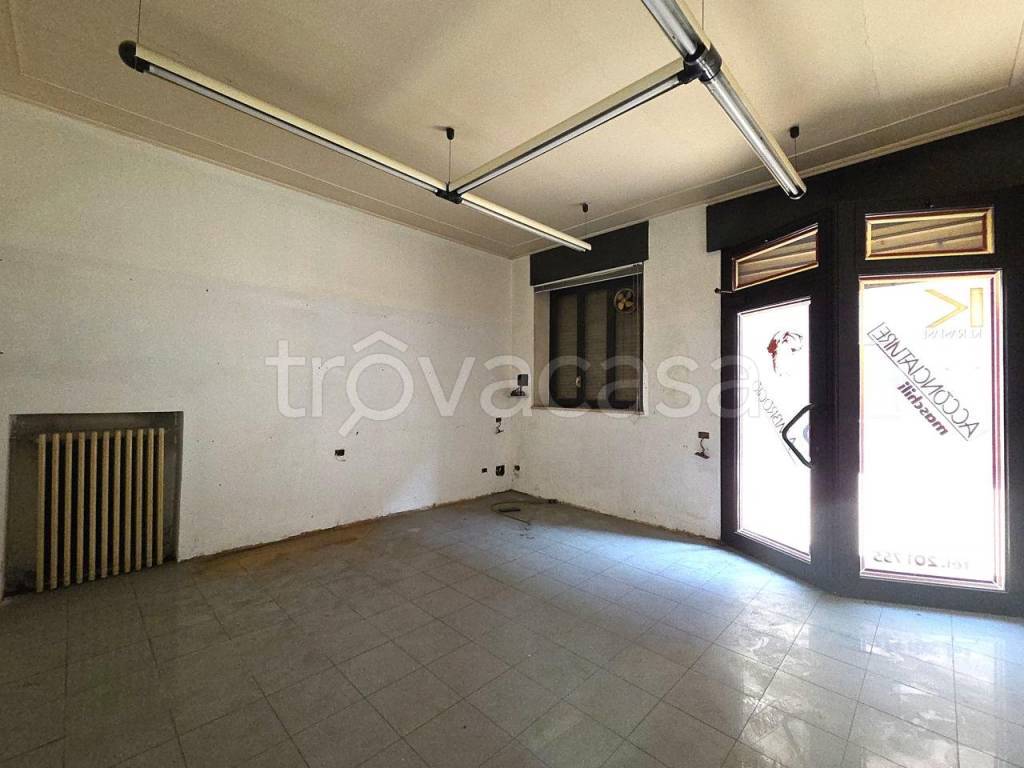 negozio in affitto a Cassano Magnago