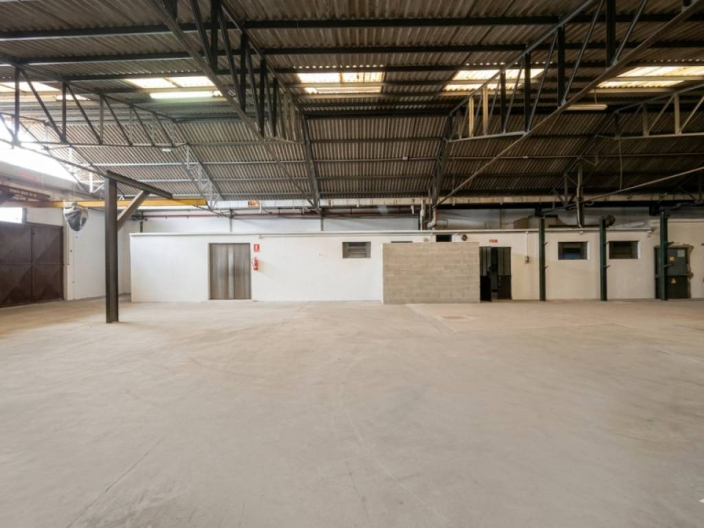 locale commerciale in affitto a Cassano Magnago