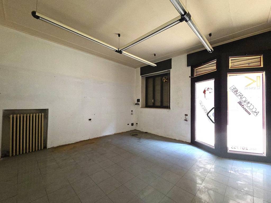 negozio in affitto a Cassano Magnago