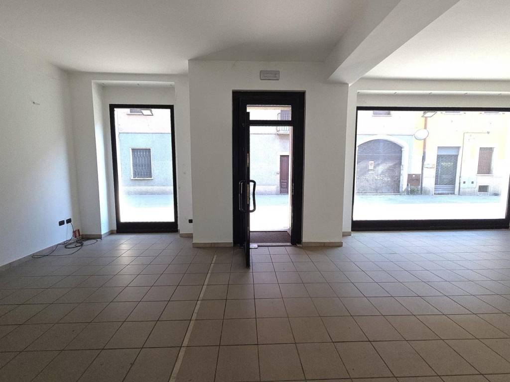 negozio in affitto a Cassano Magnago