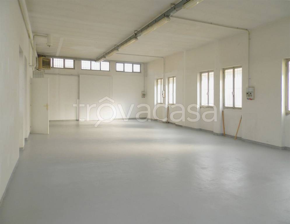 locale commerciale in affitto a Cassano Magnago